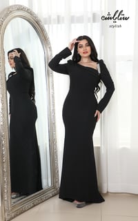 فستان أنيق باللون الأسود مزين بإكسسوار - صورة 10