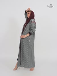 عباية لف بلون زيتي مخطط - صورة 4