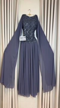 فستان سهرة شيفون كلفة الصدر بوشاح - Image 1