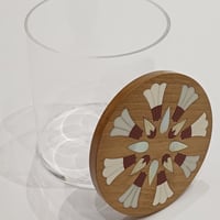 علبة صيافه مقاس كبير 15x13 بغطاء من خشب الجوز الطبيعي المزين بالصدف صناعه يدويه - Image 2