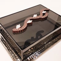 SILVER TRAY W/ PLEXI COVER AND MOTHER OF PEARL HANDLE - صورة 3