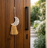 WOOD CRESCENT DANGLER - صورة 1