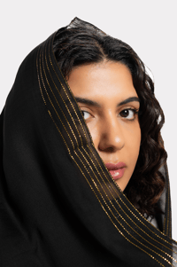 طرحه حرير طبيعي - طبقتين || بخطوط زري (ذهبي) - صورة 1