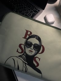 Soft Authority – Laptop Sleeve - صورة 3