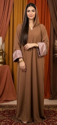 عباية حرير ياباني بني فاتح بطيات  اكمام من  الحرير الغسول البيج مع الفضي - صورة 1
