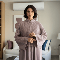 عباية عصرية للمناسبات بقصّة فريدة  - صورة 2