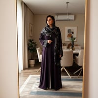 عباية بليسيه ملكي باللون البنفسجي مع طرحة مدمجة وأكمام منقوشة - صورة 5
