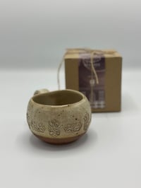 كوب خزفي بنقوش مميزة - Image 3