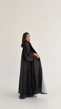 عباية طباعة: أناقة عصرية بلمسة فنية فريدة - صورة 4
