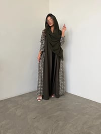 عباية كريب أنيقة بتدخيلة لنن هندي فاخرة - صورة 10