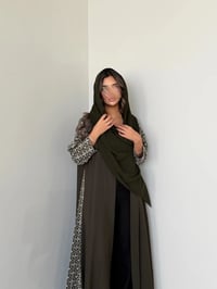 عباية كريب أنيقة بتدخيلة لنن هندي فاخرة - صورة 1