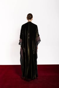 Bisht Zeeti Velvet Abaya With Side Chiffon - Image 2