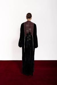 Diriyah Black Velvet & Burgundy Washed Silk Abaya - Image 2