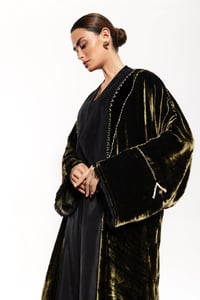 Diriyah Zeeti Velvet & Black Washed Silk Abaya - Image 4