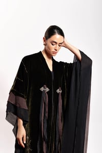 Bisht Zeeti Velvet Abaya With Side Chiffon - Image 3