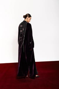 Diriyah Royal Purple Velvet & Black Washed Silk Abaya - Image 2