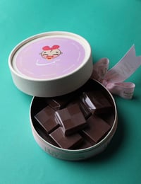 مجموعة 10 بوكسات شكولاتة ( بلأسم ) مواليد بنت - Image 2