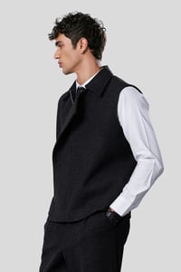 Woolborne Black Vest - صورة 3