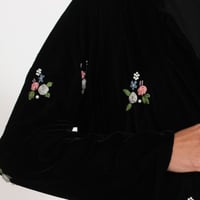 مخمل أسود مع ورد - Image 9