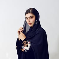 مخمل كحلي مع تطريز ورد - Image 7