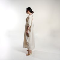 جلابيه لينن مقلم مع شك - Image 3