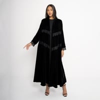 مخمل اسود مع دانتيل - Image 1