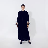 مخمل كحلي مع تطريز ورد - Image 5