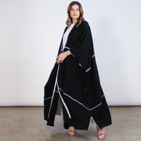 كريب اسود مع تطريز ابيض - Image 4