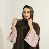 كريب زيتوني مع أكمام مطرزه - Image 3
