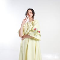 جلابيه اصفر مع تطريز - Image 5