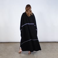 كريب اسود مع تطريز ابيض - Image 5