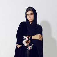 مخمل كحلي مع تطريز ورد - Image 4