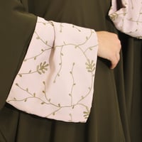 كريب زيتوني مع أكمام مطرزه - Image 6