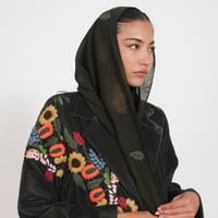 مخمل زيتي مع ورد - صورة 1