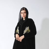 مخمل اسود مع شك و ريش - Image 1