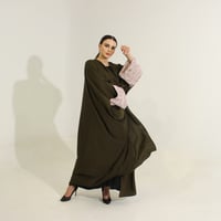 كريب زيتوني مع أكمام مطرزه - Image 5