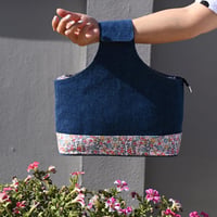 حقيبة قماشية لحفظ ادوات الحياكة والخيوط THE BLOOM WRIST BAG - صورة 1