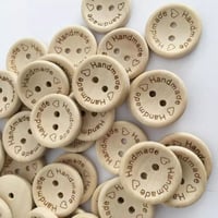 كيس زراير خشبية مع كتابة Hand made  عدد 10 حبات - صورة 1