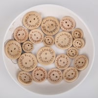 كيس زراير خشبية مع كتابة Hand made  عدد 12 حبة - صورة 1