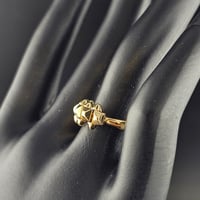 خاتم موديل كارتير ذهب  - صورة 3