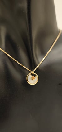 عقد موديل كارتير صدفي - صورة 4