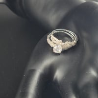 خاتم ذهب ابيض عيار 18 - صورة 2