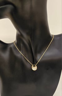 عقد موديل كارتير صدفي - صورة 2