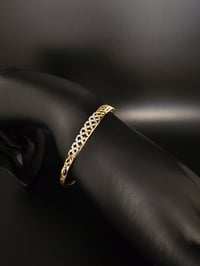 اسوارة ذهب مشبكة عيار 18 - صورة 2