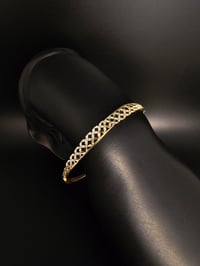 اسوارة ذهب مشبكة عيار 18 - صورة 1