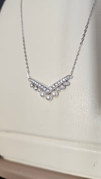 عقد ذهب ابيض موديل شوميه - صورة 1