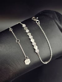 اسوارة انسيال موديل شوميه ذهب ابيض - صورة 1