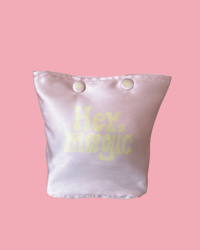 HÉRLEN Pouch Bag in Peachy Pink - صورة 1