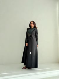 عباية رسمية من الكتان بتصميم مبتكر من الاقمشة - صورة 2