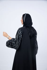 عباية كريب خفيفة بقصة A-Line وأكمام فضفاضة - صورة 8
